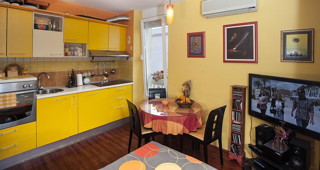 Apartment Sunny Yellow - With Balcony And Parking Place, Split Szoba fotó